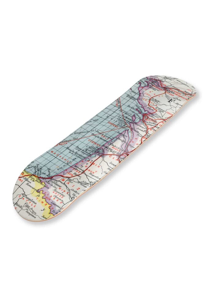 Planche de skateboard / skate art "Atlantique" représentant une ancienne carte de l'ouest de la France