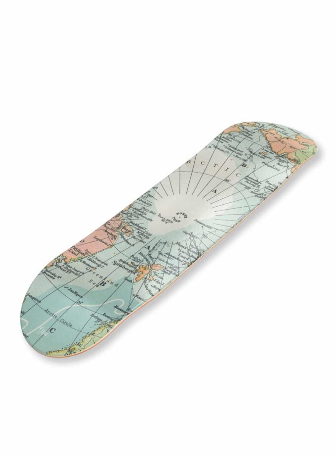 Planche de skateboard / skate art "Atlantique" représentant une ancienne carte du Pôle Nord