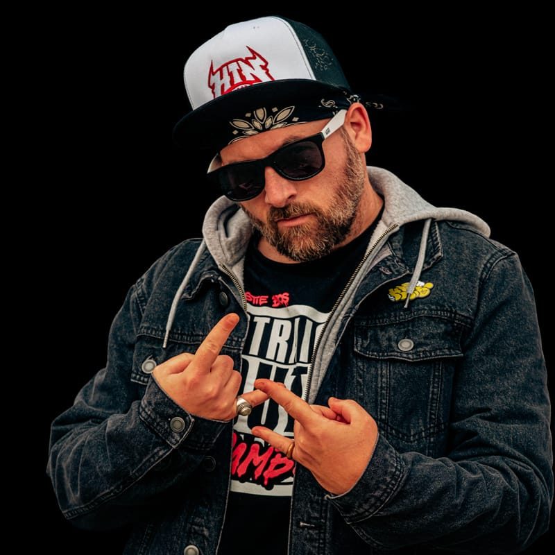 Hentitan | The Skate Bird